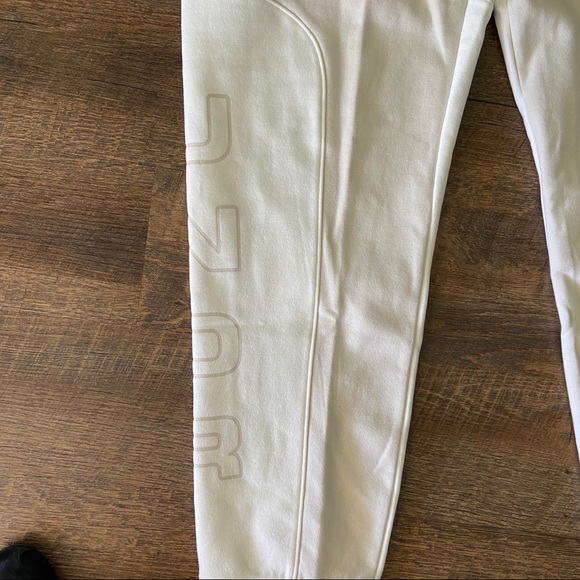 (CLOSET CLOSING FINAL SALE) NWT Under Armour White Jogger Sweatpants Loose Fit - Picture 3 of 10